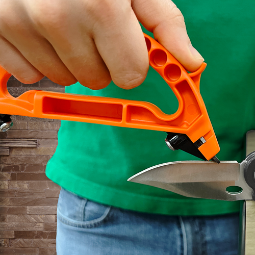 https://accusharp.com/wp-content/uploads/2022/12/102_All-in-1_Orange_inUse_Knife.png
